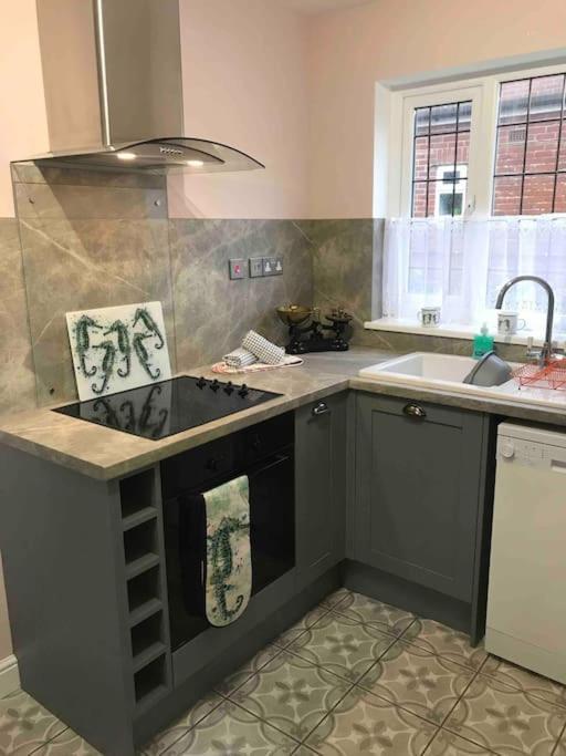 Brook Lodge Garden Flat 斯沃尼奇 外观 照片